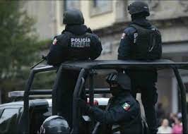 Ordenan arresto de 64 militares y policías en México por desaparición de 43 estudiantes