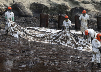 El crudo derramado en el mar en Perú fue el doble que el informado hasta ahora