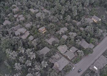 Entra en erupción un volcán en Filipinas