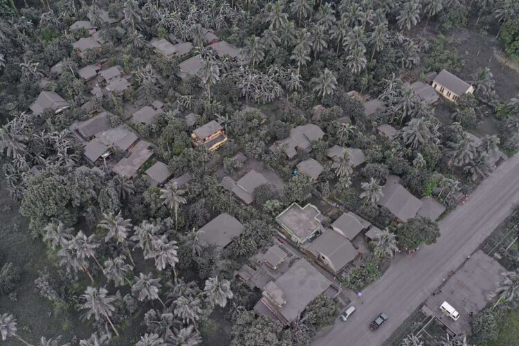 Entra en erupción un volcán en Filipinas