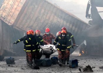 Gigantesca explosión en depósito de contenedores en Bangladés deja 49 muertos