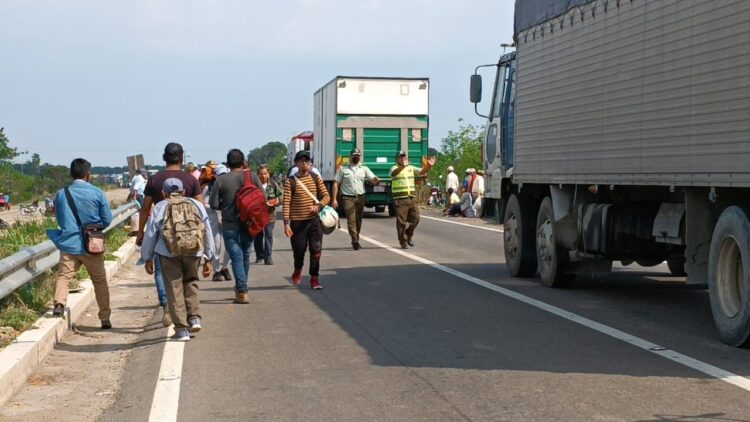 Santa Cruz está semiaislada por bloqueos en al menos seis puntos en diferentes provincias