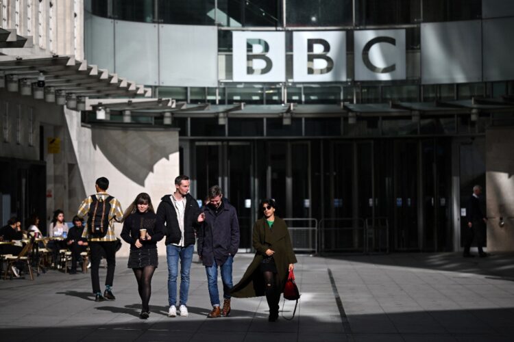 La BBC cumple 100 años en pleno cuestionamiento sobre su futuro