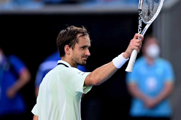 Medvedev pasa a cuartos de final del Open de Australia, Kanepi da la sorpresa
