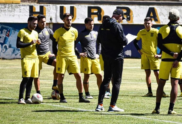 Esparza, Castillo y Lino, desde el vamos en The Strongest