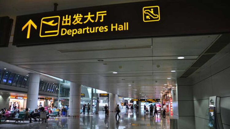Hong Kong reduce la cuarentena para viajeros a dos semanas