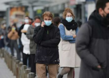Alcaldía de Kiev recomienda uso de mascarillas por COVID-19