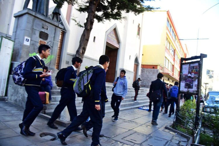 Estudiantes de una unidad educativa del centro de La Paz. Foto: Archivo LR
