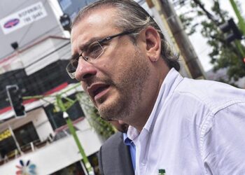 El cívico Calvo denuncia que intentan detenerlo