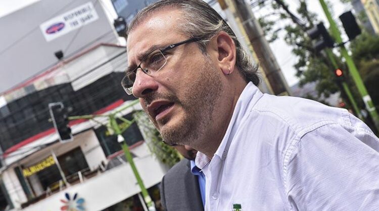 El cívico Calvo denuncia que intentan detenerlo