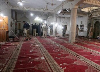 Sube a 62 el balance de muertos por atentado contra una mezquita en Pakistán