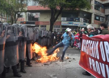 Maestros urbanos retoman protestas, el Gobierno pide ver ‘capacidad económica’ del Estado