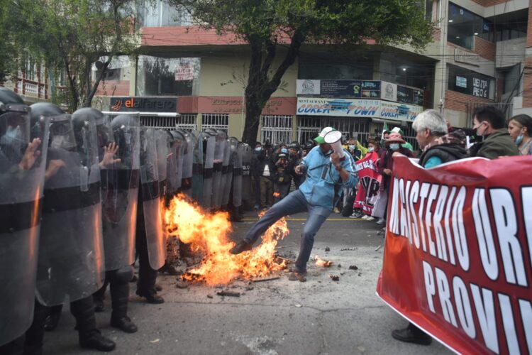 Maestros urbanos retoman protestas, el Gobierno pide ver ‘capacidad económica’ del Estado