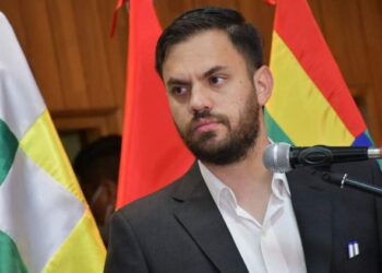 Del Castillo no convence a bancada del MAS por sus dichos y le espera una interpelación legislativa