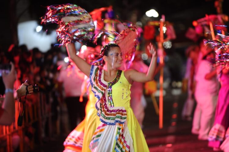 Santa Cruz celebra su primera Precarnavalera con 36 ballets folklóricos