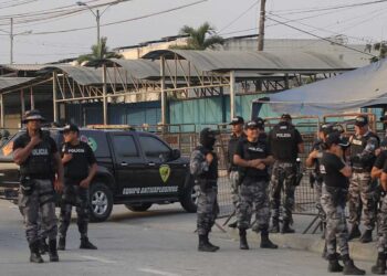 Cinco muertos y 23 heridos dejan nuevos choques en cárcel de Ecuador