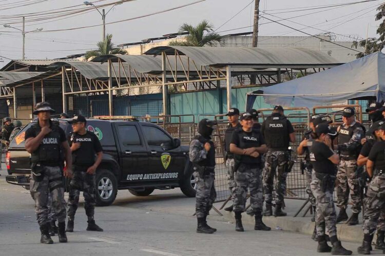 Cinco muertos y 23 heridos dejan nuevos choques en cárcel de Ecuador