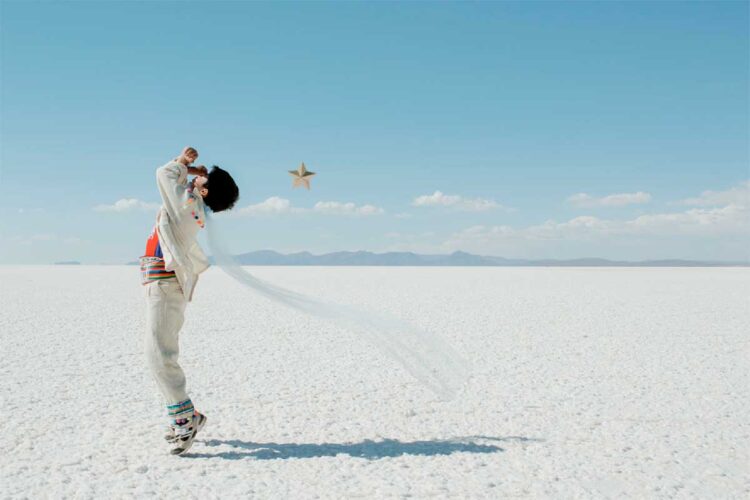 Dialogando con las estrellas, un recorrido por la obra ‘Warawar wawa’ de River Claure