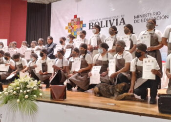 Escuelas Manq’a gradúan a su séptima generación