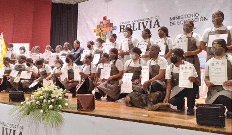 Escuelas Manq’a gradúan a su séptima generación