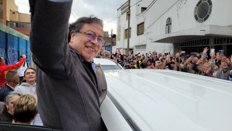 Petro festeja ‘la primera victoria popular’ tras su elección como presidente de Colombia