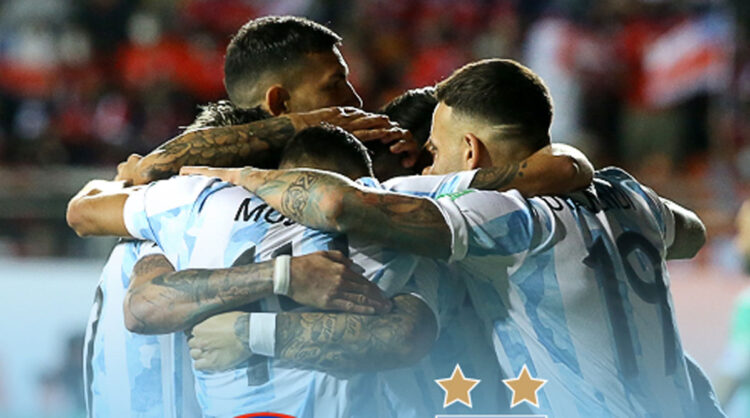 Argentina sin Messi gana 2-1 y deja a Chile con un pie fuera del Mundial de Qatar-2022