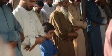 Pakistán deporta a más de 30 refugiados afganos.