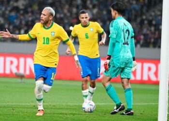 Neymar guía a Brasil a un apretado triunfo sobre Japón