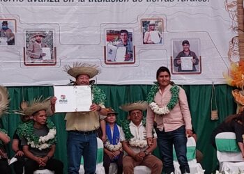 El presidente Luis Arce entrega títulos de propiedad en Santa Cruz. Foto: MDRyT