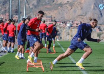 Bolívar pretende la punta del Clausura frente a Blooming