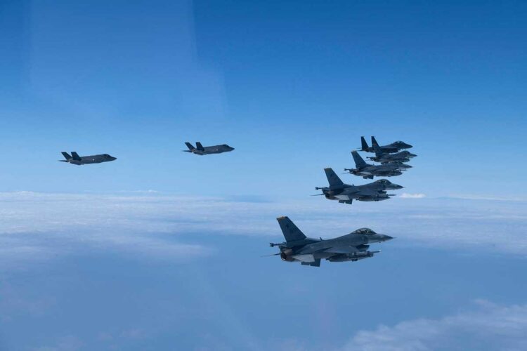 EEUU y Corea del Sur despliegan aviones ante misiles de Corea del Norte