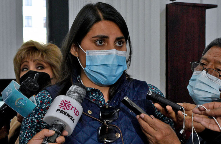 Senadora de CC pide aprehender a senador acusado de violación