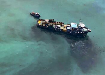 Justicia prohíbe salir de Perú a cuatro directivos de Repsol por derrame de crudo