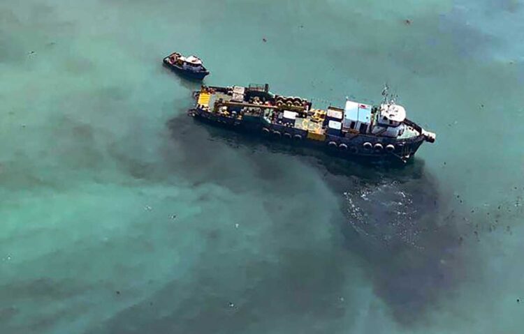 Justicia prohíbe salir de Perú a cuatro directivos de Repsol por derrame de crudo