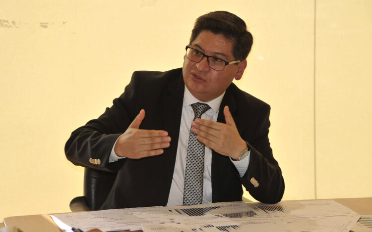 Bolivia reducirá hasta 2025 casi a la mitad la importación de diésel oil