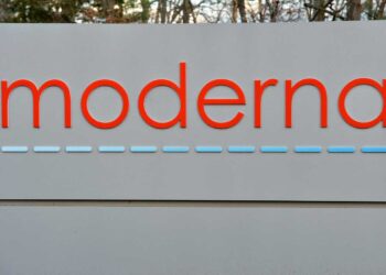 Moderna anuncia buenos resultados de su vacuna modificada contra ómicron