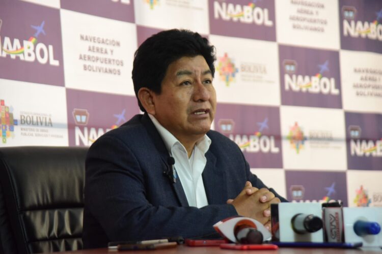 El ministro de Obras Públicas, Edgar Montaño, en conferencia de prensa. Foto: Rodwy Cazón