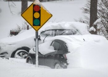 ‘Ciclón bomba’ azota al este de EEUU con fuertes vientos y nevadas