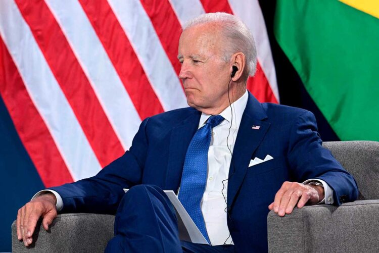 Biden se reúne con familiares de estadounidenses presos en Rusia