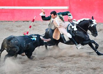 Sin sangre: Lusos adaptan a California su tradicional corrida de toros