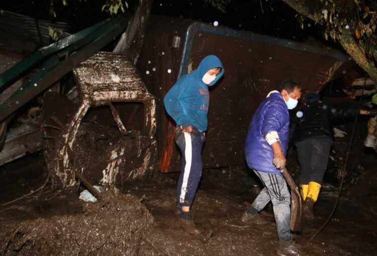 Once muertos y nueve desaparecidos deja aluvión en Ecuador