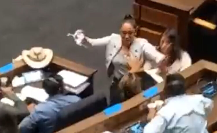 Suspenden bochornosa sesión legislativa para convocatoria a elección del Defensor del Pueblo