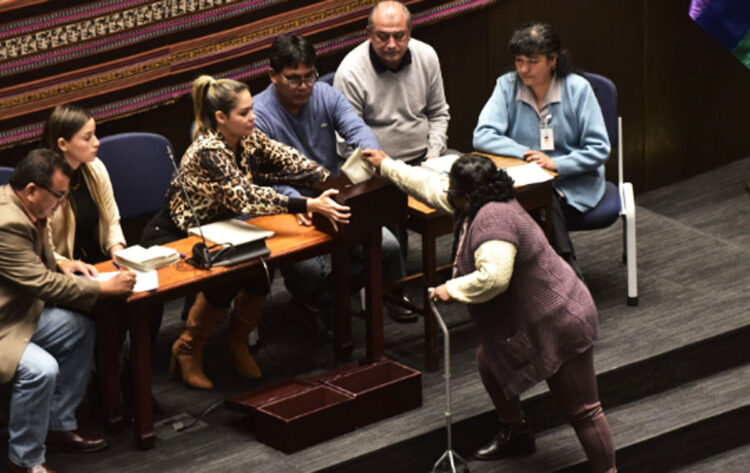 En el Legislativo se vota para elegir al nuevo Defensor del Pueblo