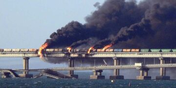 Al menos tres muertos en explosión del puente de Crimea, según investigadores rusos