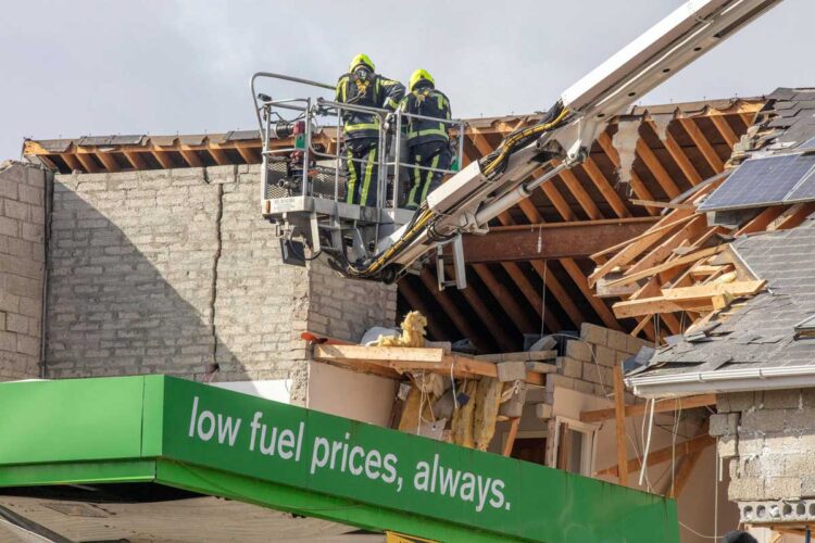 Al menos nueve muertos en explosión en una gasolinera en Irlanda