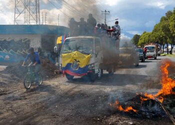 Manifestantes indígenas bloquean Quito pese al llamado a dialogar