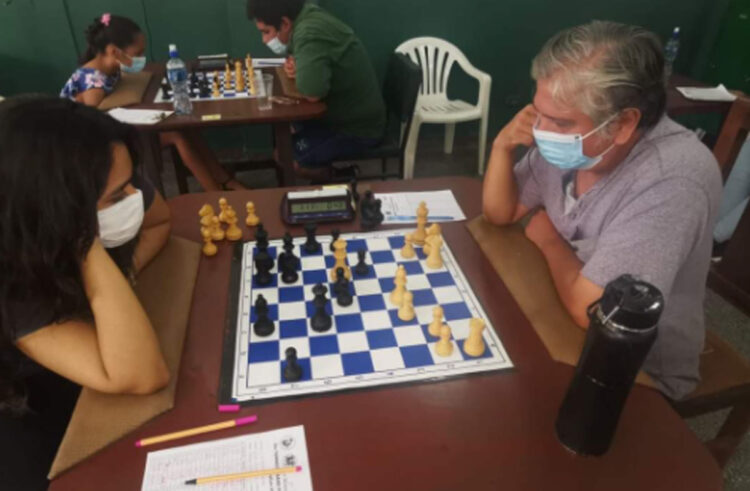 Mendoza y Molina triunfan en el quinto Grand Prix de ajedrez