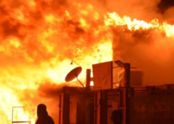 Un boliviano muere y al menos 52 resultan damnificados por incendio en Chile