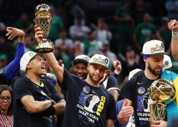 Los Warriors regresan a la cima de la NBA y Curry recibe por fin su MVP