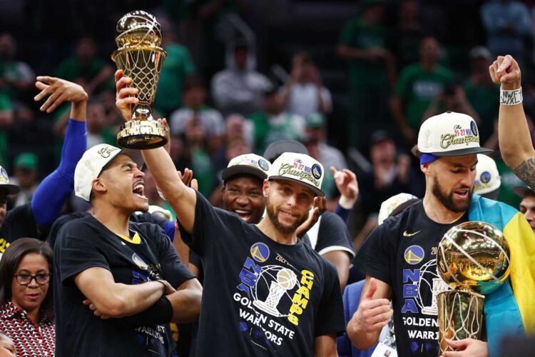 Los Warriors regresan a la cima de la NBA y Curry recibe por fin su MVP